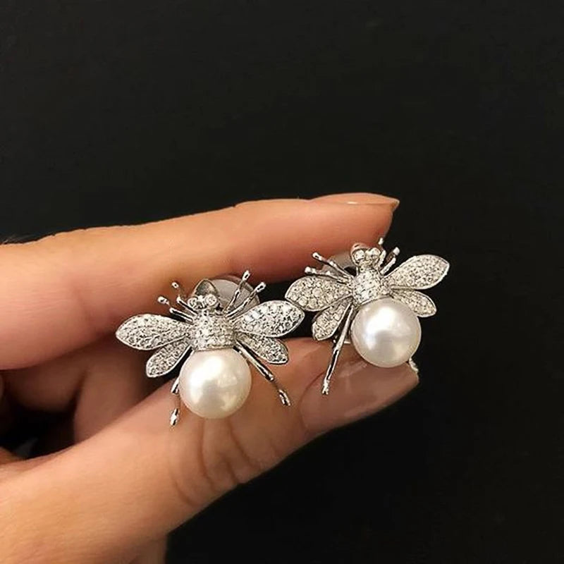 Boucles d'oreilles à tige en perles artificielles Huitan Fashion en forme d'abeille