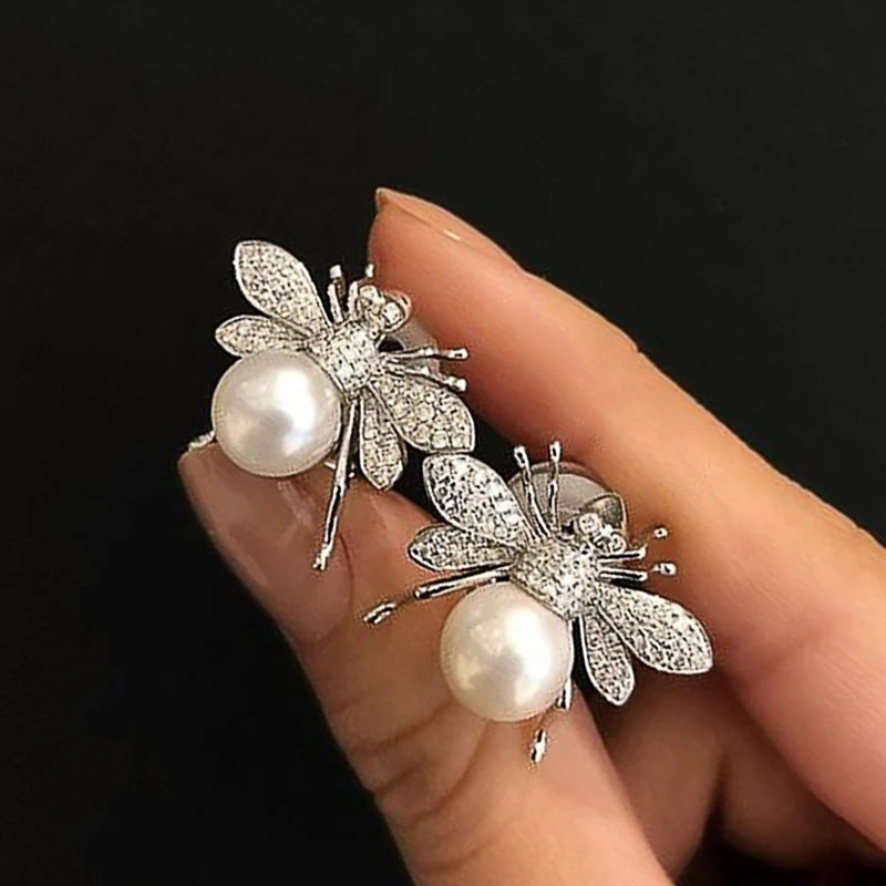 Boucles d'oreilles à tige en perles artificielles Huitan Fashion en forme d'abeille