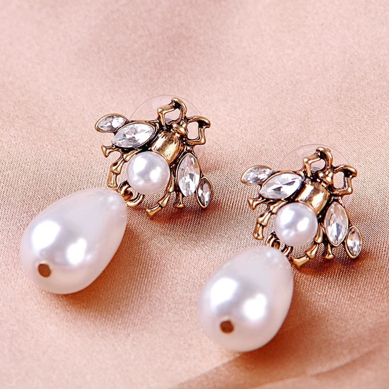 Boucles d'oreilles pendantes vintage en perles et insectes couleur or