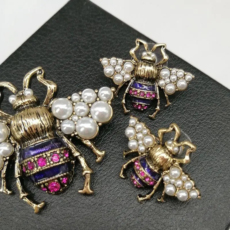 Boucles d'oreilles à tige en cristal avec perles incrustées d'insectes et d'abeilles
