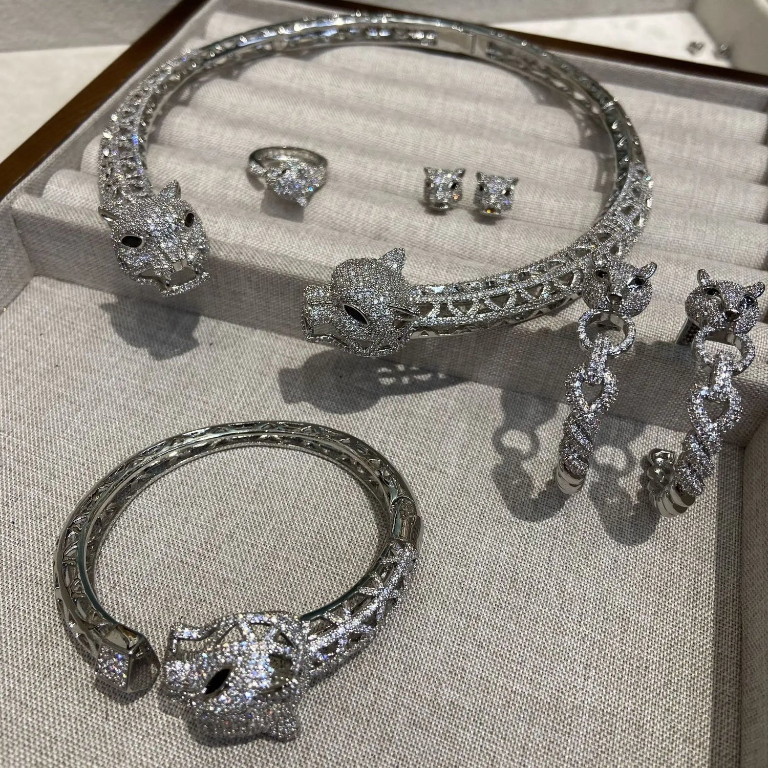 Women Exaggerated Full Diamond Leopard Cut-out Jewelry set